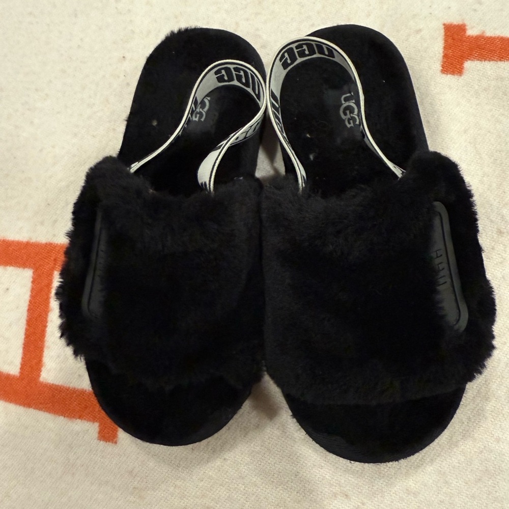 UGG Kids Black Plush Slippers size 13(eur31)